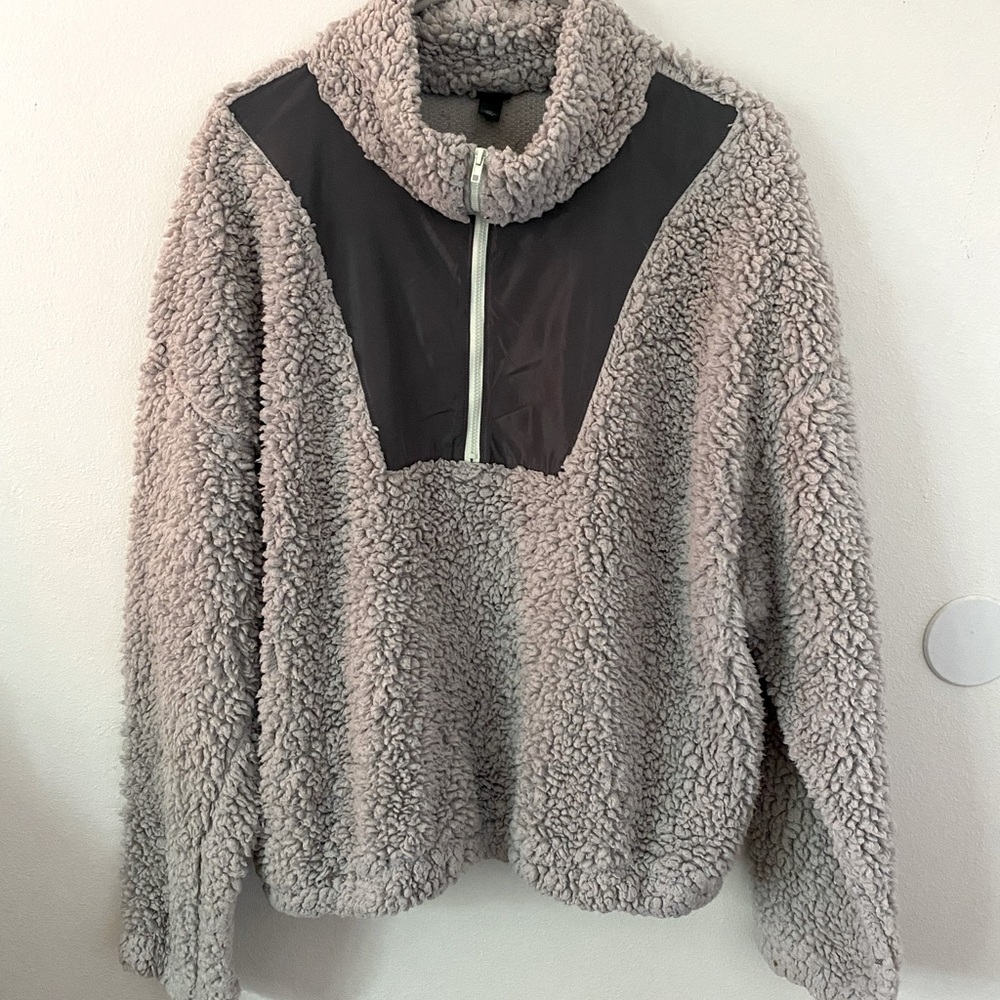 A cropped grey sweater size xxl
